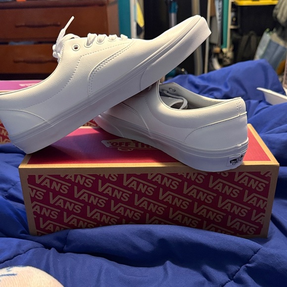 Vans Men's White Leather Low-Top Sneakers - Picture 2 of 3